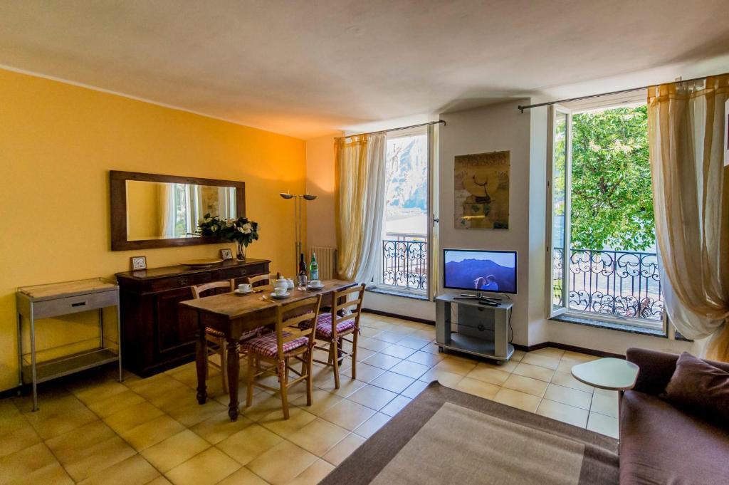 Le Residenze Del Conte Agudio Apartman Malgrate Szoba fotó